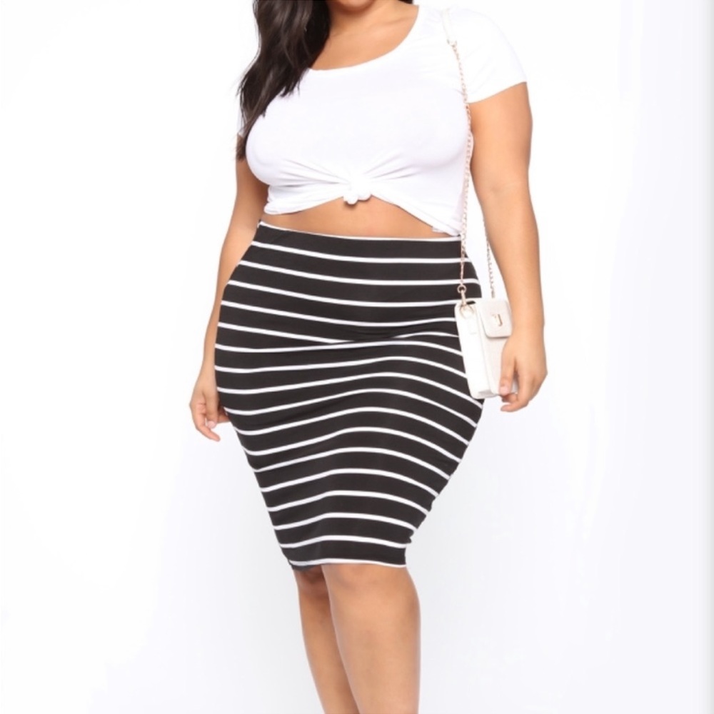 NEW•XL-2X•MYA CHIC & COMFY BLACK & WHITE STRIPED SKIRT